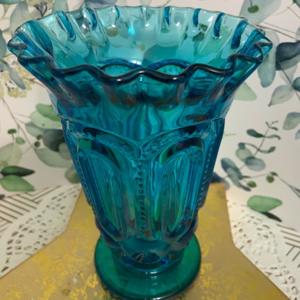 Moon and Star blue
by SMITH GLASS 6" Crimped Vase - Picture 6 of 8